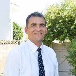 Outdoor smiling headshot of José Moreno