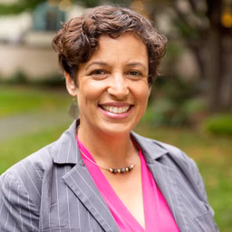 Maggie Hunter