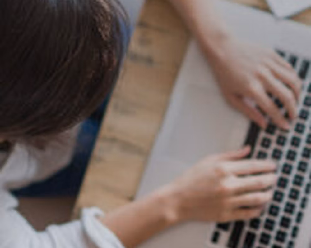 Twelve Online Educators Share Advice and Encouragement